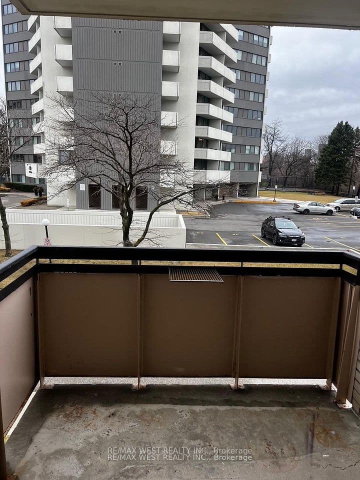 130 Neptune Drive 202, Toronto, ON M6A 1X5 – photo 3