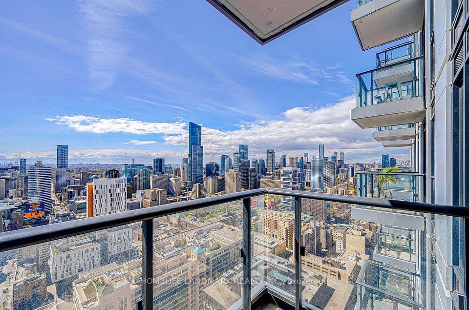 251 Jarvis Street 4307, Toronto, ON M5B 0C3 – main photo