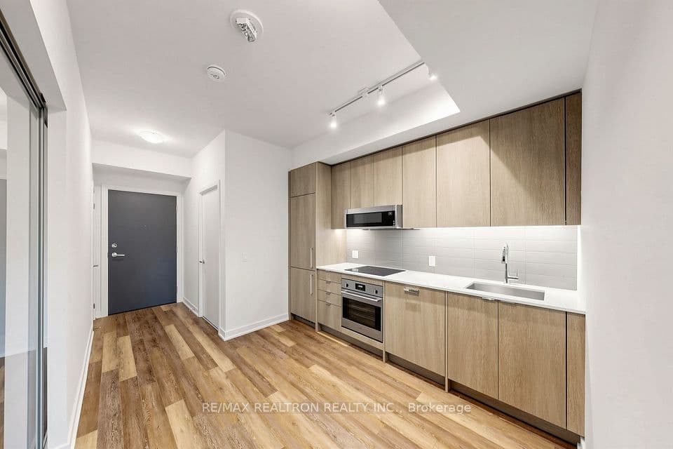250 Lawrence Avenue W 701, Toronto, ON M5M 1B2 – main photo