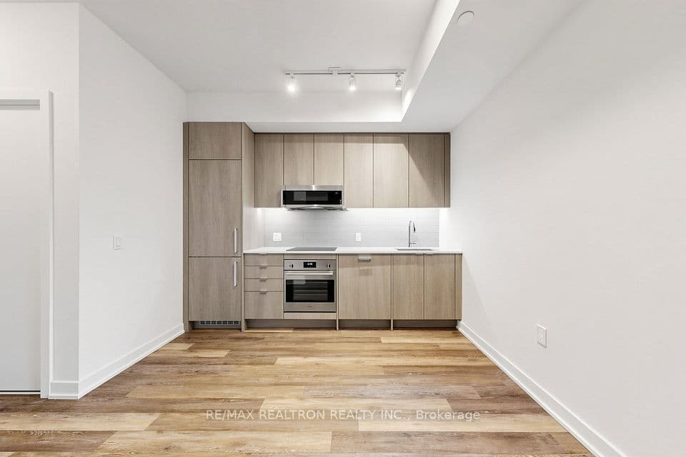 250 Lawrence Avenue W 701, Toronto, ON M5M 1B2 – photo 3