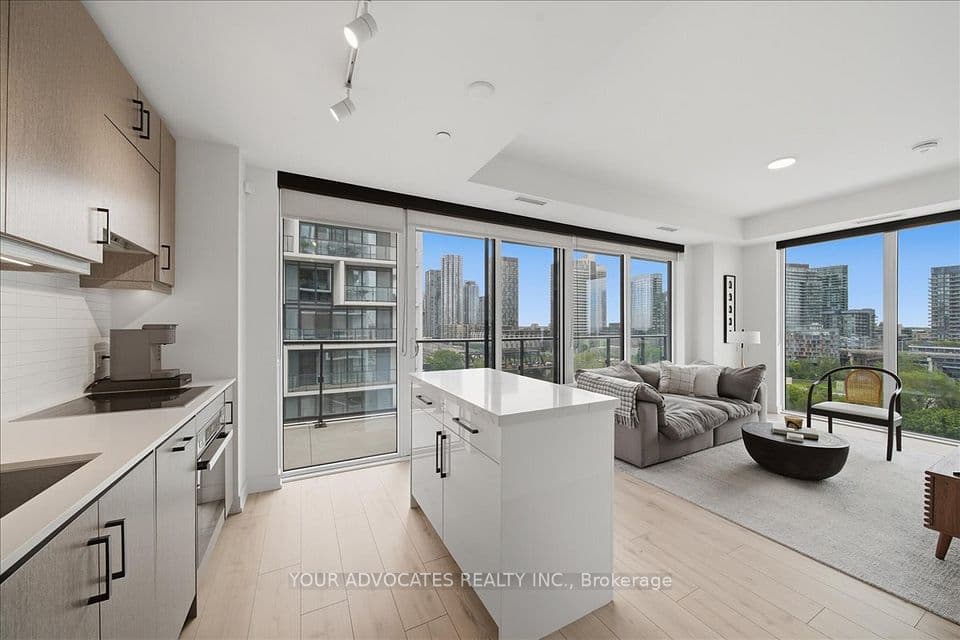 9 Tecumseth Street 902, Toronto, ON M5G 3V4 – main photo