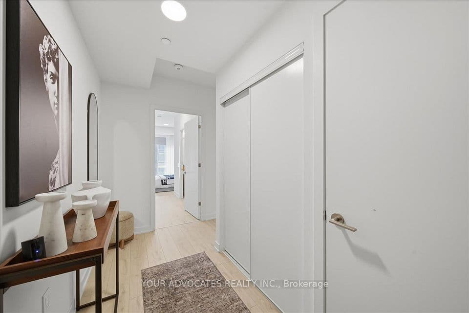 9 Tecumseth Street 902, Toronto, ON M5G 3V4 – photo 3