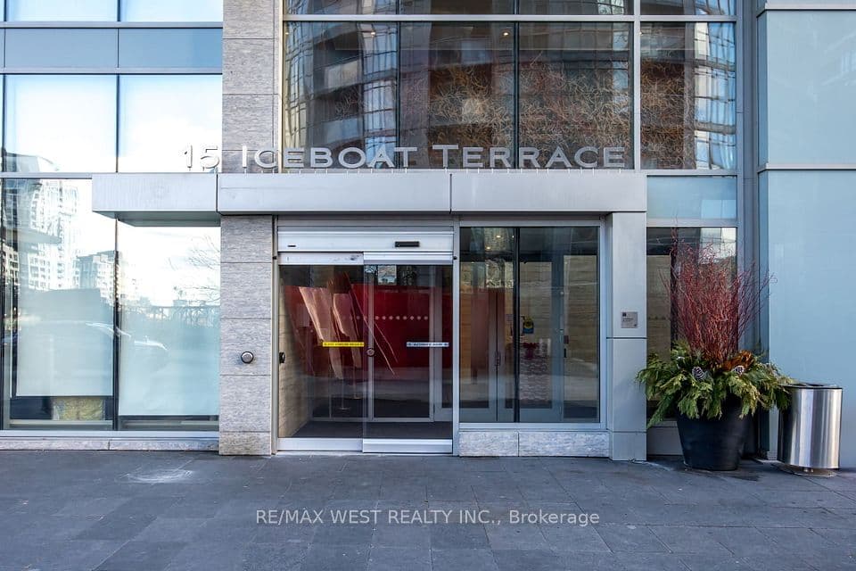 15 Iceboat Terrace 1106, Toronto, ON M5V 4A5 – photo 2