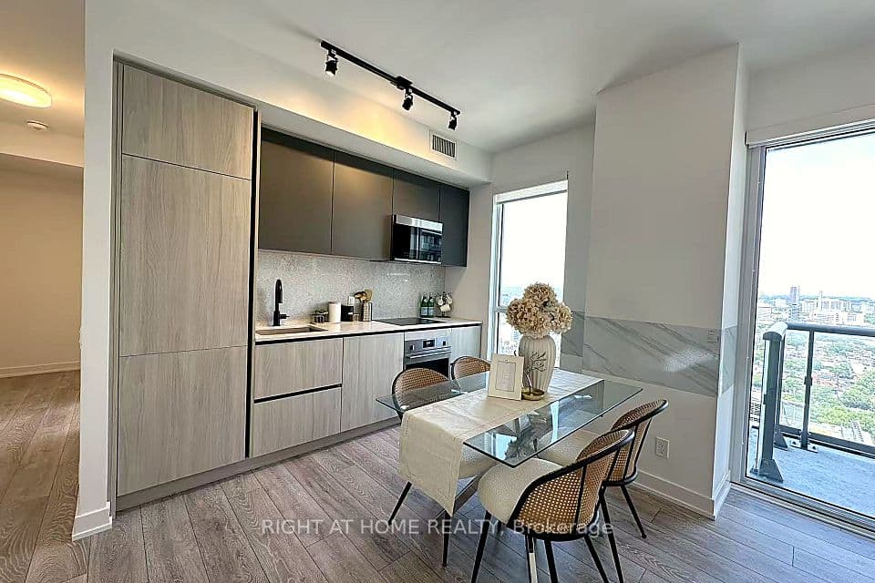 108 Peter Street 3302, Toronto, ON M5V 0W2 – photo 2