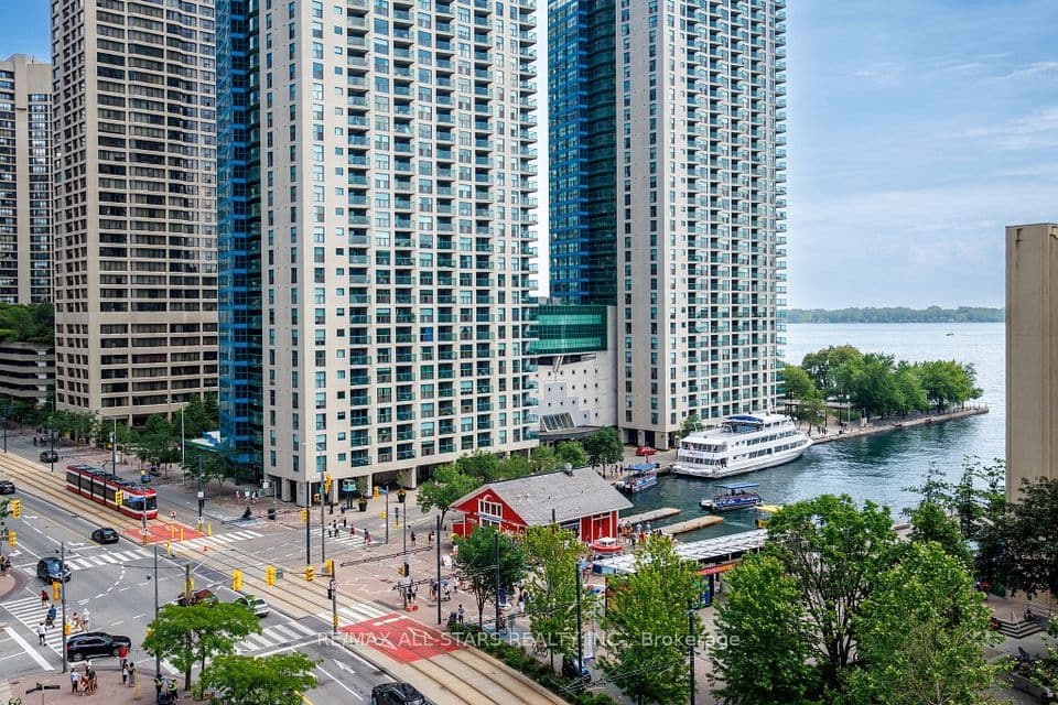 208 Queens Quay W 804, Toronto, ON M5J 2Y5 – main photo