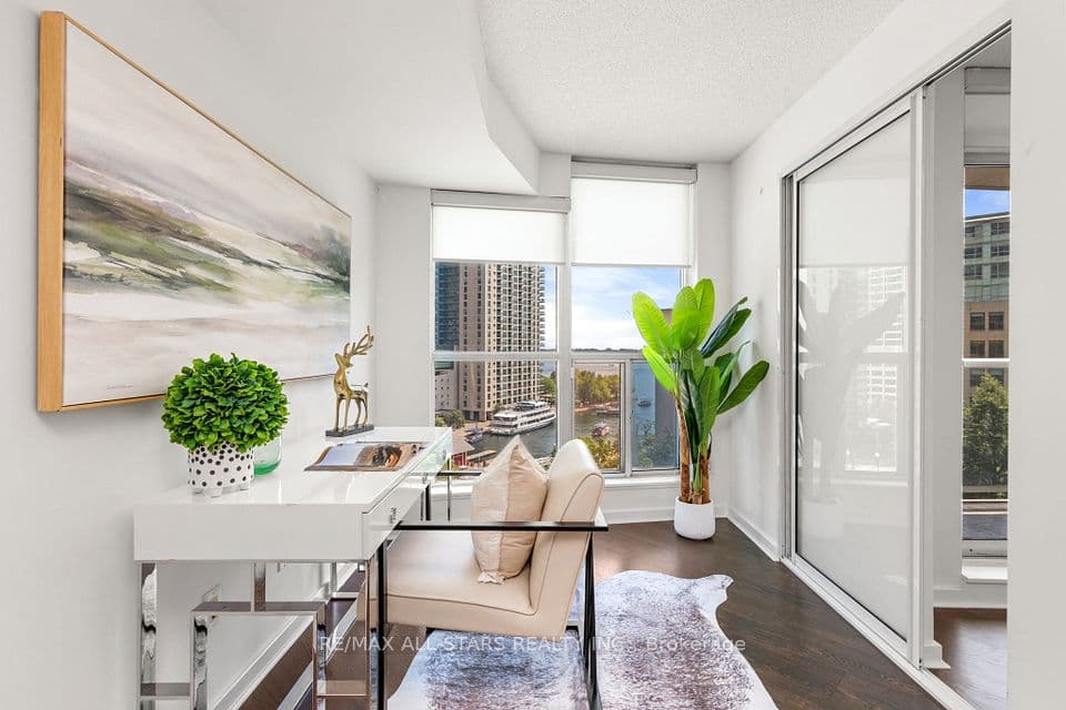 208 Queens Quay W 804, Toronto, ON M5J 2Y5 – photo 3
