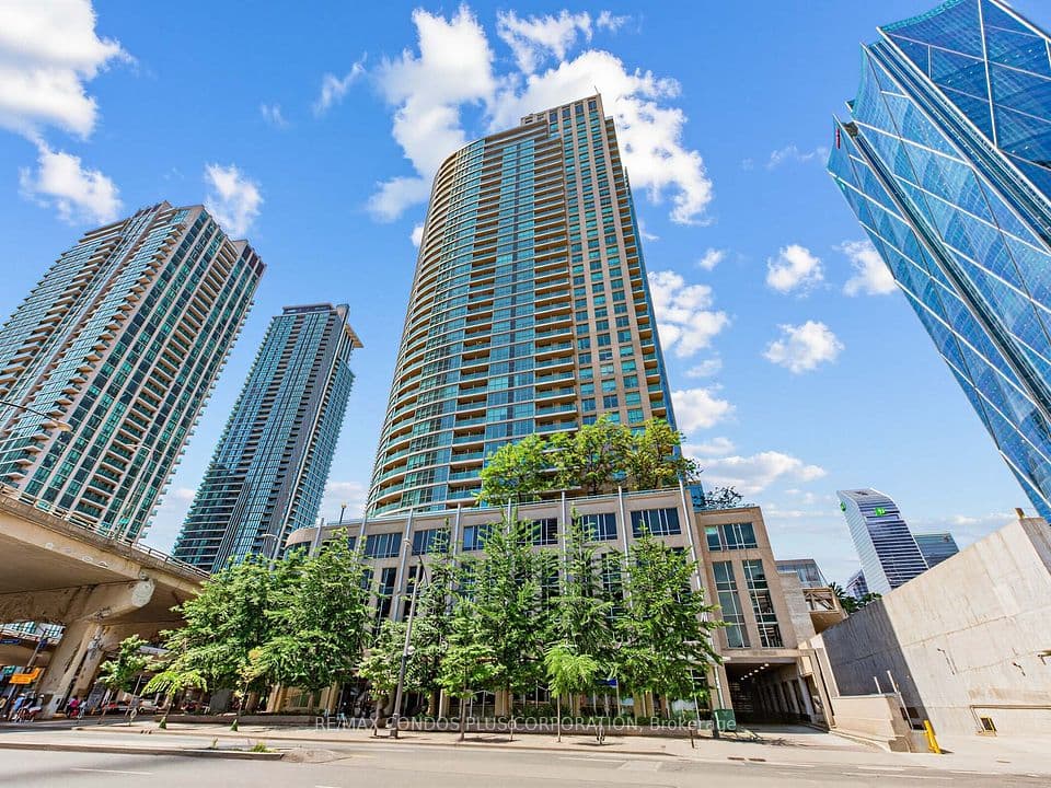 18 Yonge Street 1012, Toronto, ON M5E 1Z8 – main photo
