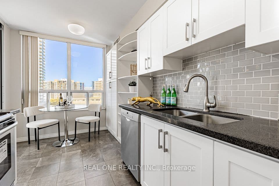 238 Doris Avenue 1503, Toronto, ON M2N 6W1 – photo 2