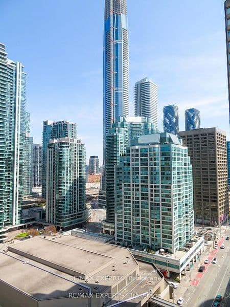 33 Harbour Square 1013, Toronto, ON M5J 2Z6 – main photo