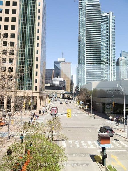 33 Harbour Square 1013, Toronto, ON M5J 2Z6 – photo 2