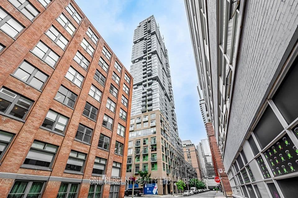 30 Nelson Street 426, Toronto, ON M5V 0H5 – main photo