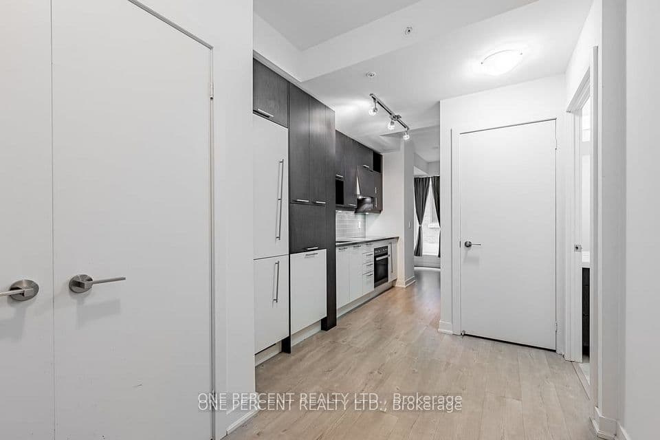 30 Nelson Street 426, Toronto, ON M5V 0H5 – photo 3