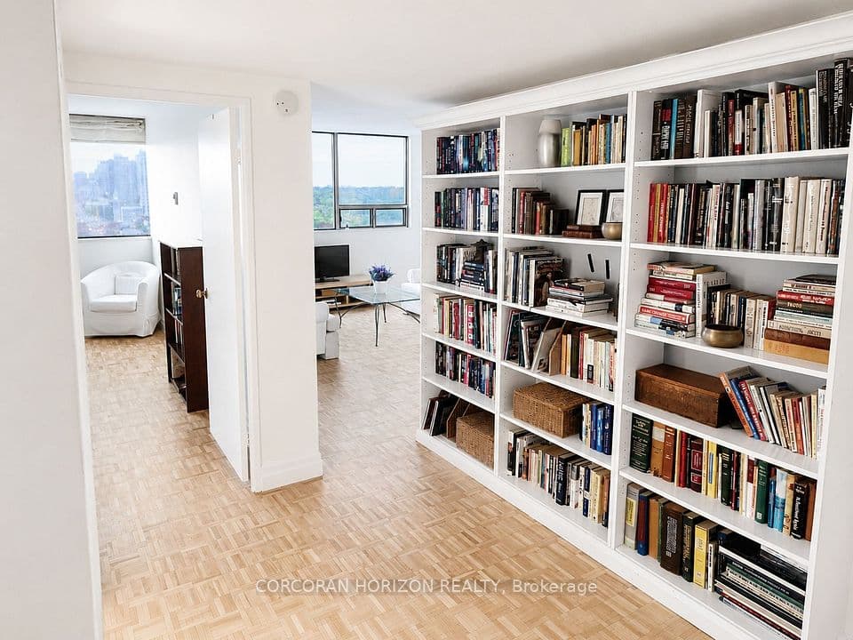 914 Yonge Street 1511, Toronto, ON M4W 3C8 – photo 2