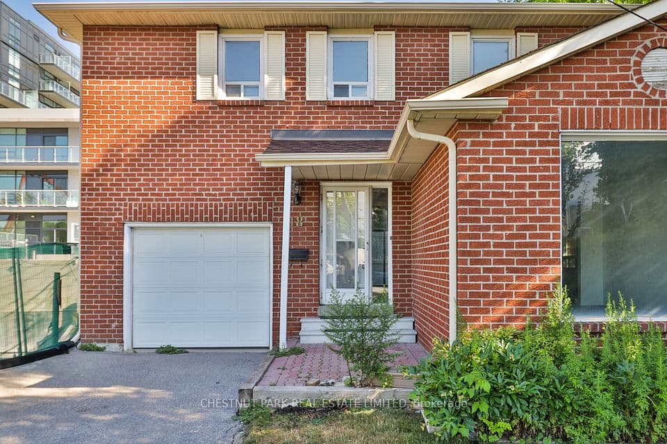 18 Dervock Crescent, Toronto, ON M2K 1A7 – main photo