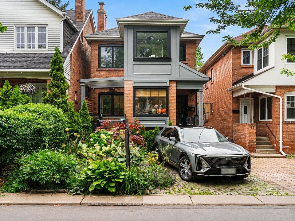 39 Standish Avenue, Toronto, ON M4W 3B2 – photo 2