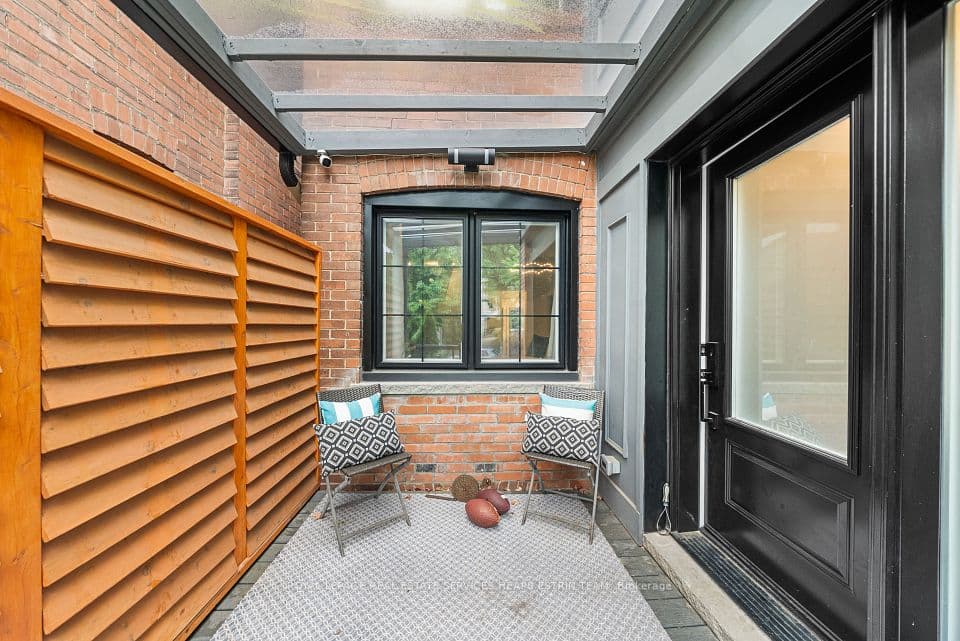 39 Standish Avenue, Toronto, ON M4W 3B2 – photo 3