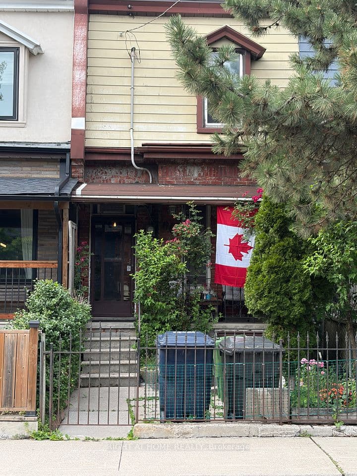 60 Foxley Street, Toronto, ON M6J 1R2 – main photo