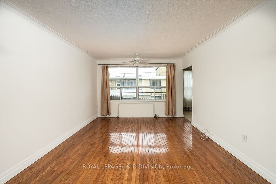 660 W Eglinton Avenue W 716, Toronto, ON M5N 1C3 – photo 2