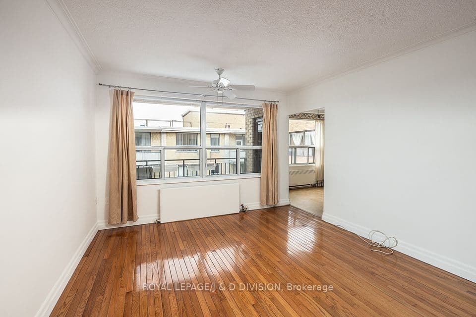 660 W Eglinton Avenue W 716, Toronto, ON M5N 1C3 – photo 3