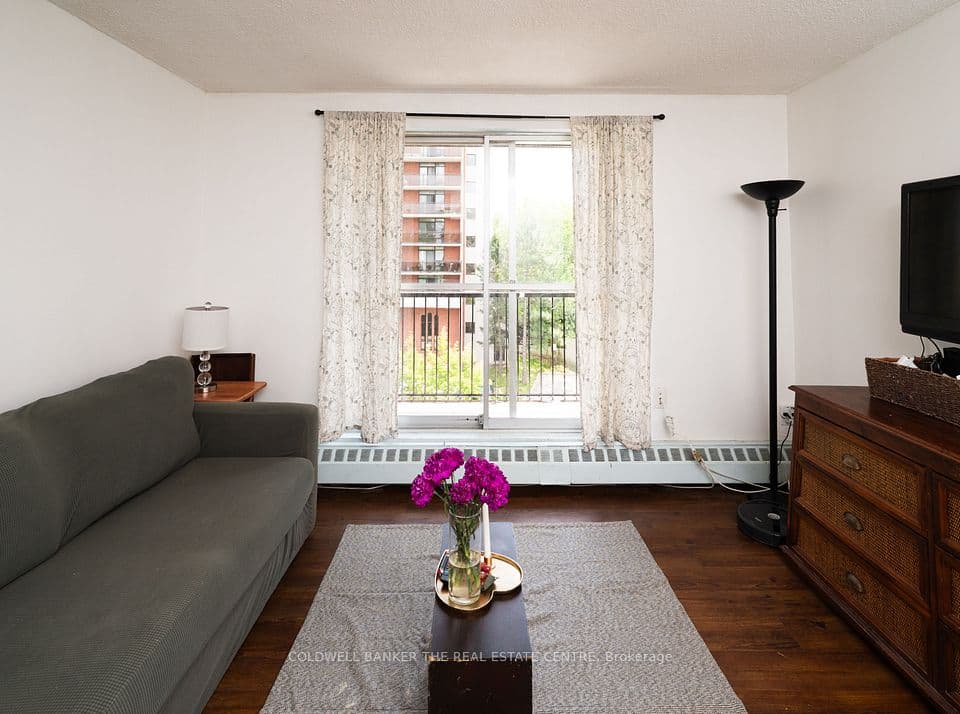 1690 Victoria Park Avenue 404, Toronto, ON M1R 1R1 – main photo