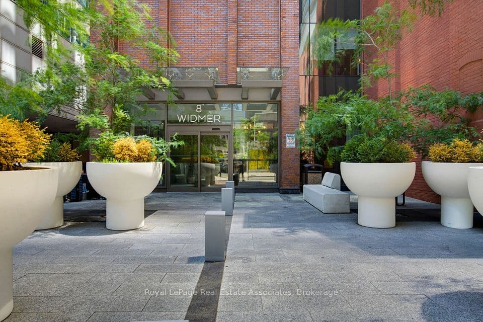 8 Widmer Street 2403, Toronto, ON M5V 0W6 – photo 2