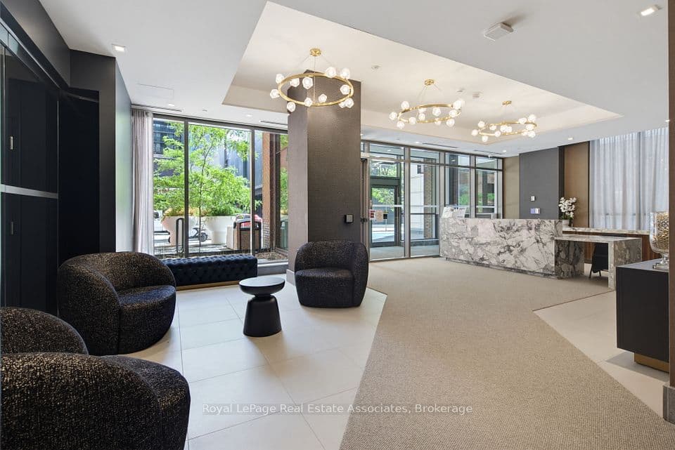 8 Widmer Street 2403, Toronto, ON M5V 0W6 – photo 3