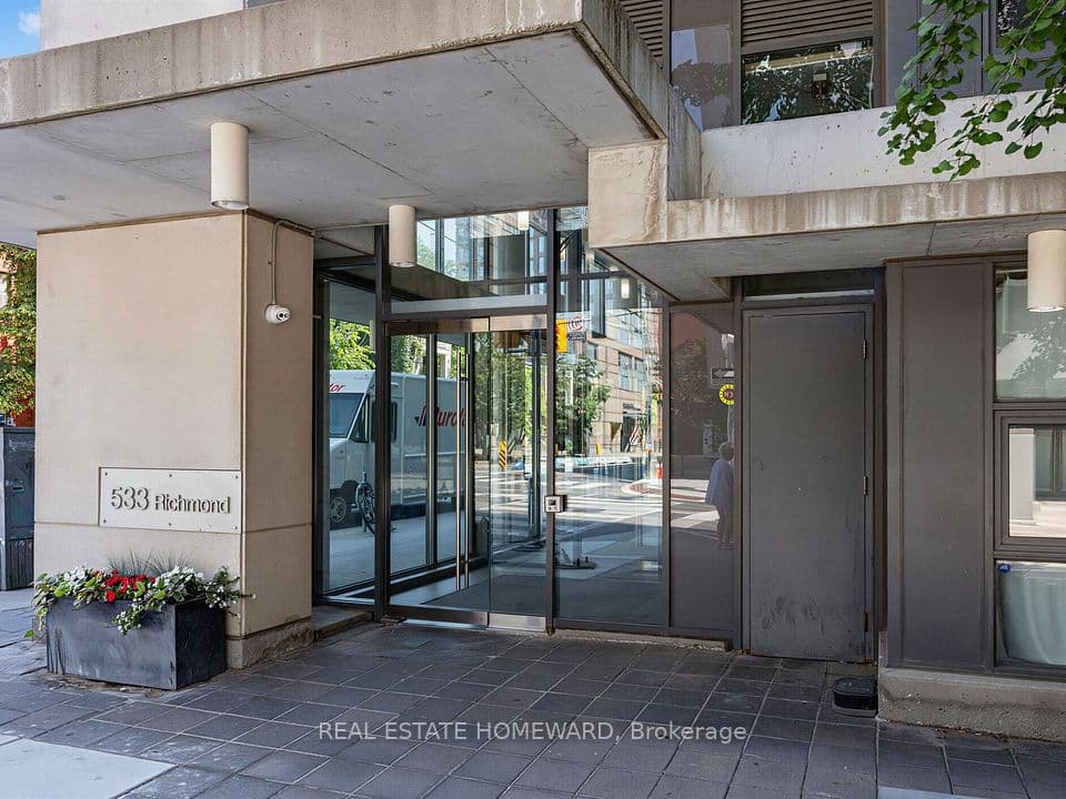 533 Richmond Street W 706, Toronto, ON M5V 3Y1 – photo 2