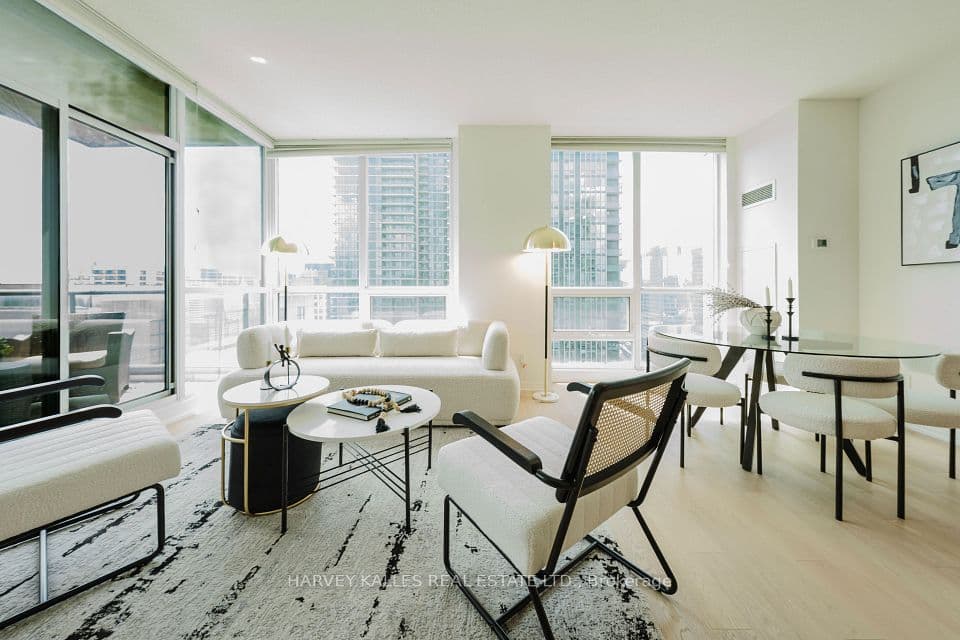 16 Yonge Street 3211, Toronto, ON M5E 2A1 – photo 2
