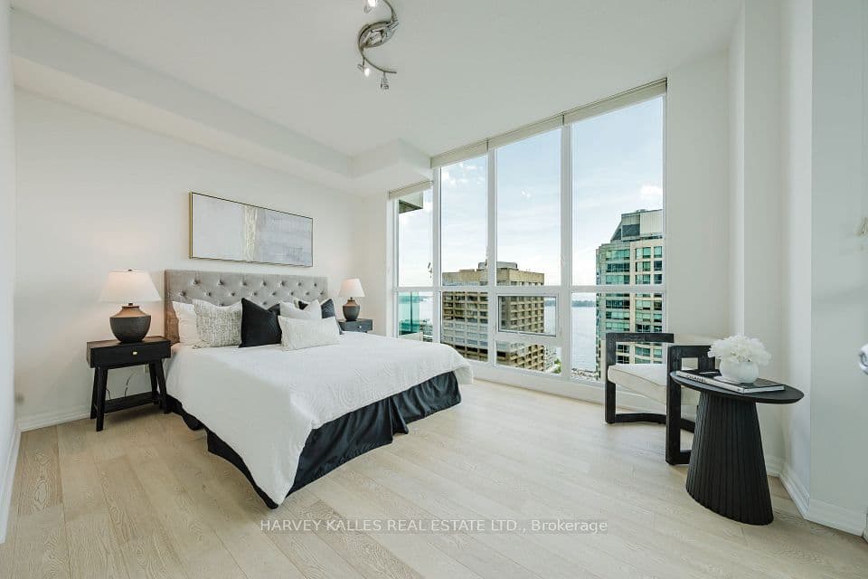 16 Yonge Street 3211, Toronto, ON M5E 2A1 – photo 3