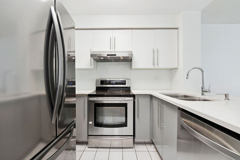 942 Yonge Street 418, Toronto, ON M4W 3S8 – photo 3
