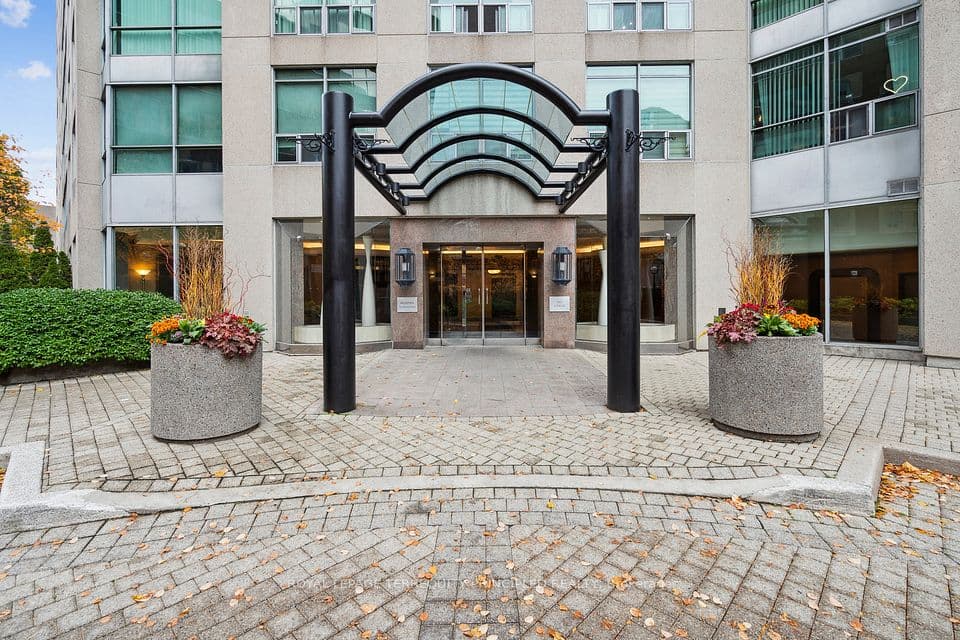 942 Yonge Street 418, Toronto, ON M4W 3S8 – photo 2