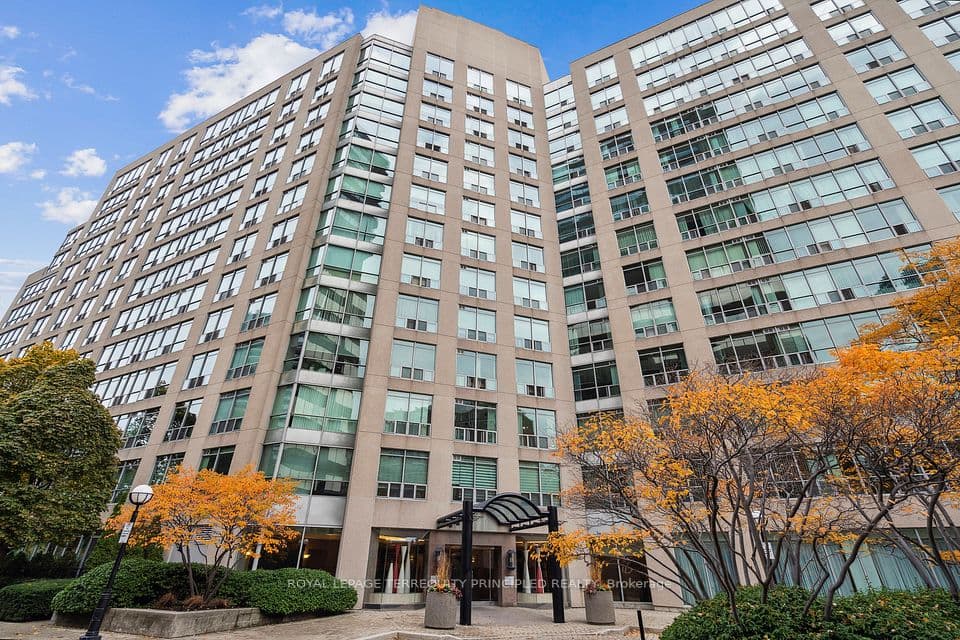 942 Yonge Street 418, Toronto, ON M4W 3S8 – main photo