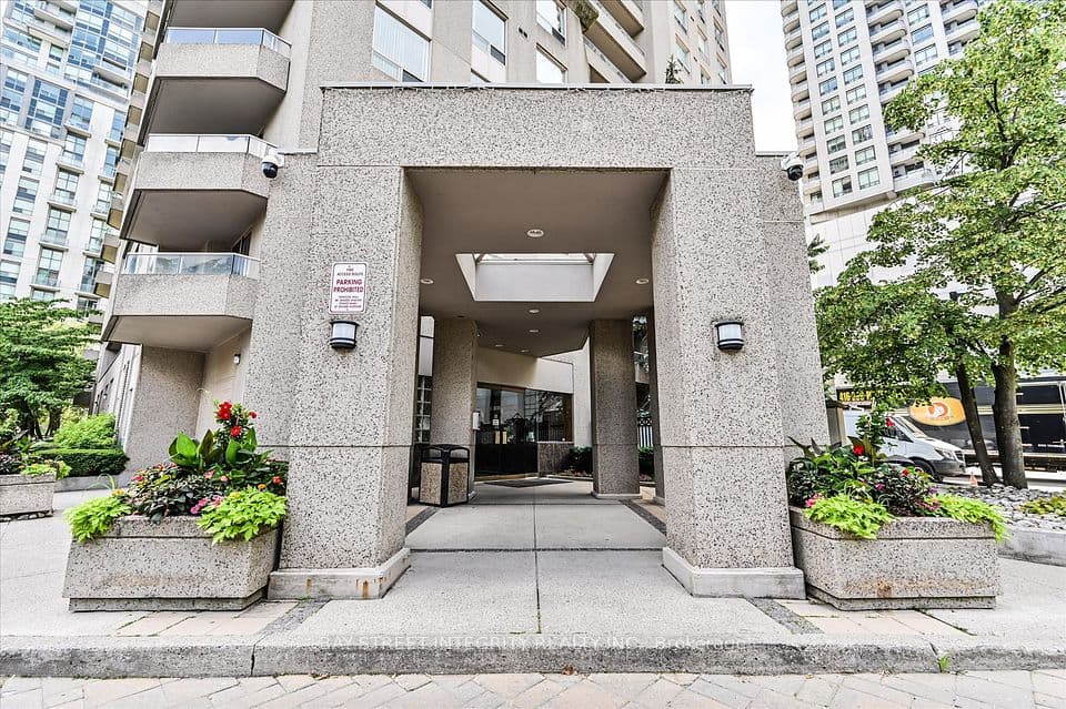 18 Hillcrest Avenue 602, Toronto, ON M2N 6T5 – photo 3