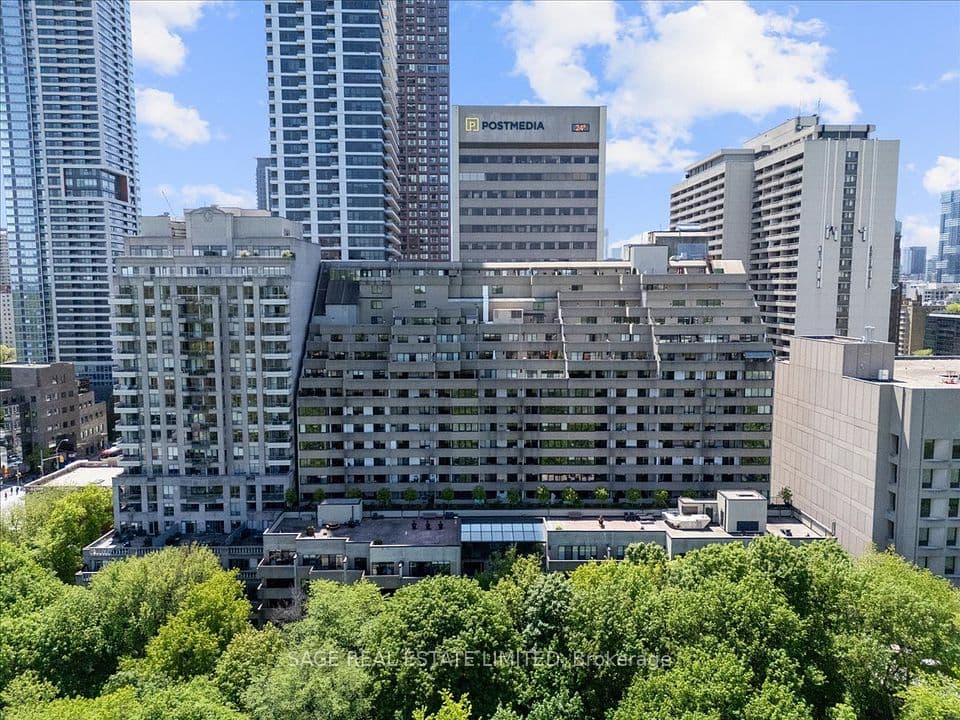 360 Bloor Street E 209, Toronto, ON M4W 3M3 – main photo