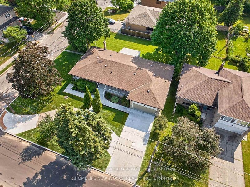 203 Goddard Street, Toronto, ON M3H 5E7 – main photo