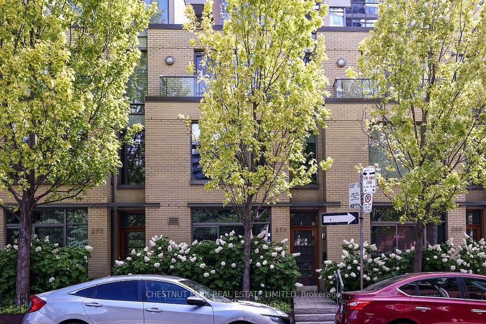 271 Mutual Street, Toronto, ON M4Y 1X6 – main photo