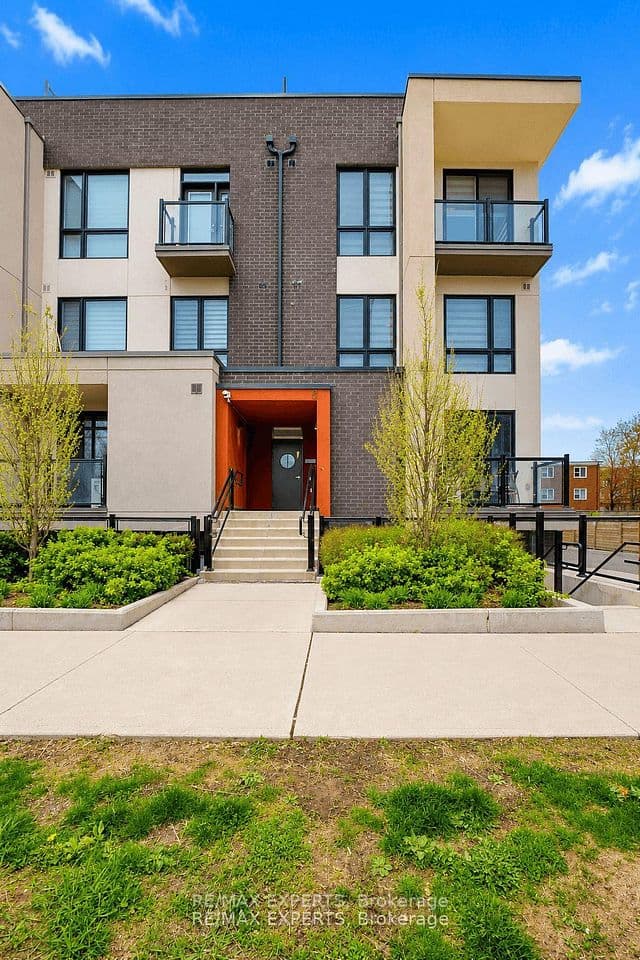 8 Marquette Avenue 7, Toronto, ON M6A 0E1 – photo 2