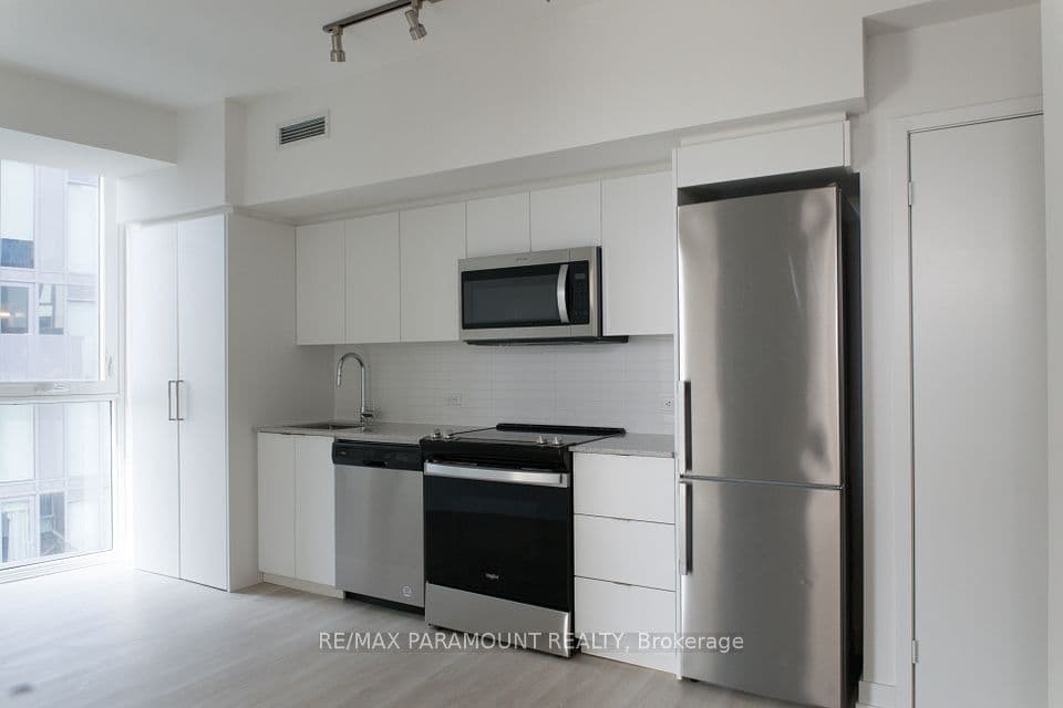 30 Tretti Way 1111, Toronto, ON M3H 0E3 – main photo