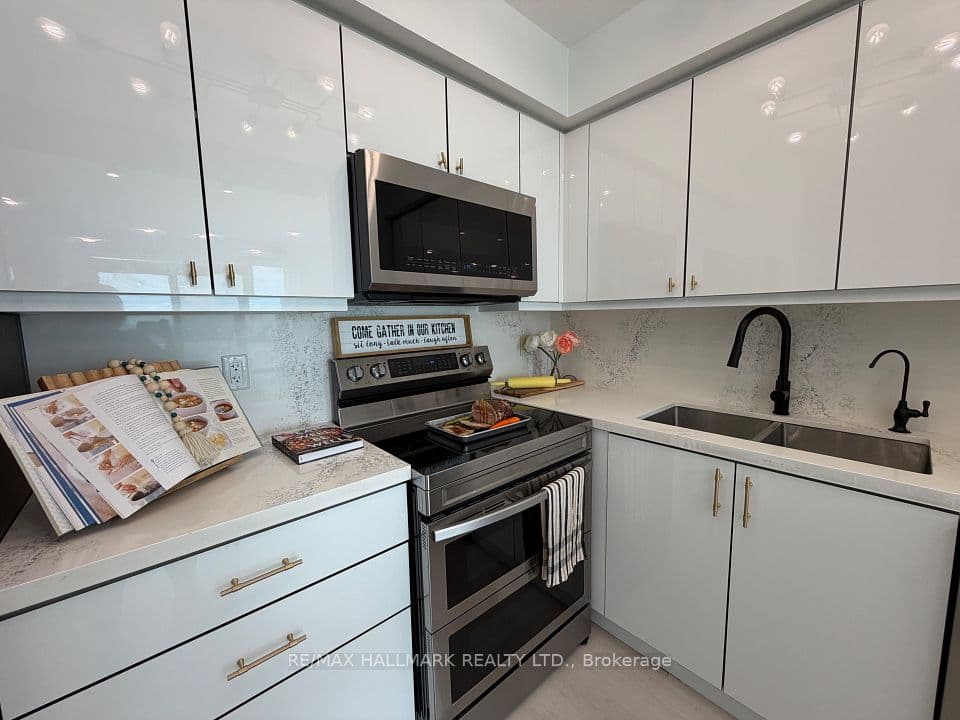 5740 Yonge Street 1904, Toronto, ON M2M 0B1 – photo 2