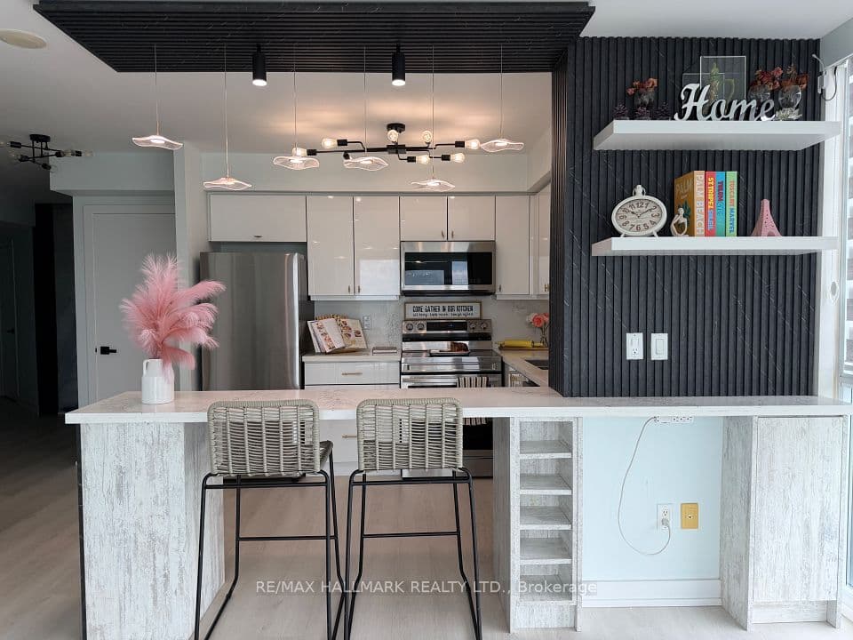 5740 Yonge Street 1904, Toronto, ON M2M 0B1 – main photo