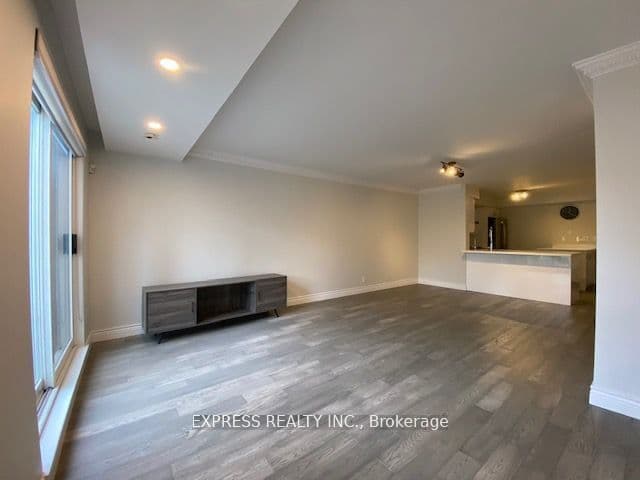 28 Sommerset Way 1639, Toronto, ON M2N 6W7 – photo 2