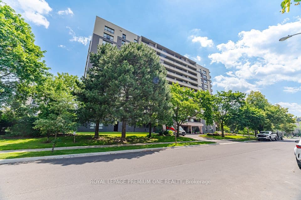 100 Canyon Avenue 302, Toronto, ON M3H 5T9 – main photo