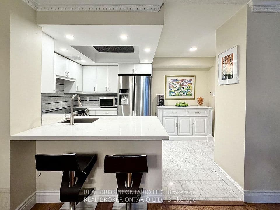 130 Carlton Street 602, Toronto, ON M5A 4K3 – main photo