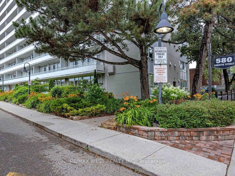 580 Christie Street 302, Toronto, ON M6G 3E3 – photo 2