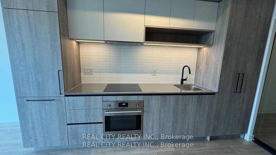 181 Sterling Road 711, Toronto, ON M6R 2B2 – photo 3