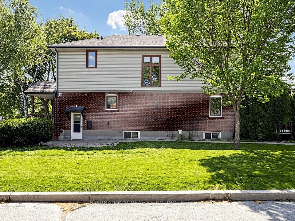 200 Burndale Avenue, Toronto, ON M2N 1T3 – photo 3