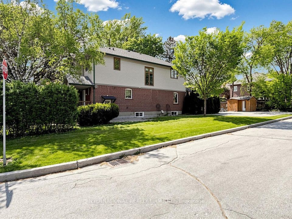 200 Burndale Avenue, Toronto, ON M2N 1T3 – photo 2