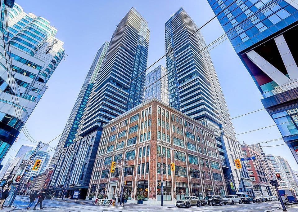 115 Blue Jays Way 702, Toronto, ON M5V 0N4 – main photo