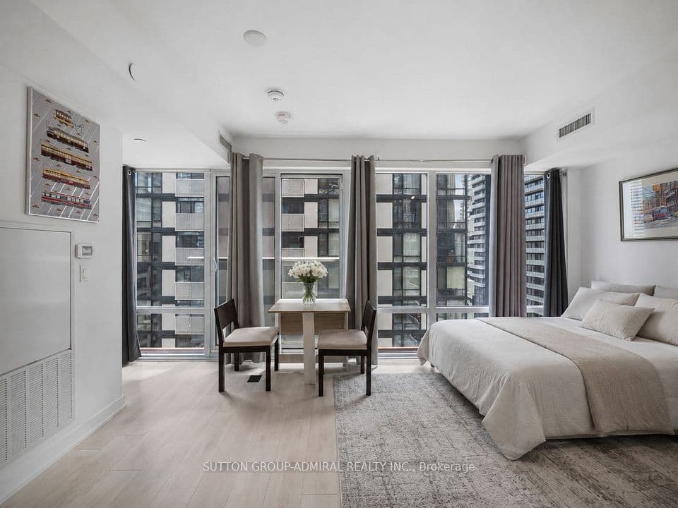 18 Maitland Terrace 1404, Toronto, ON M4Y 0H2 – main photo