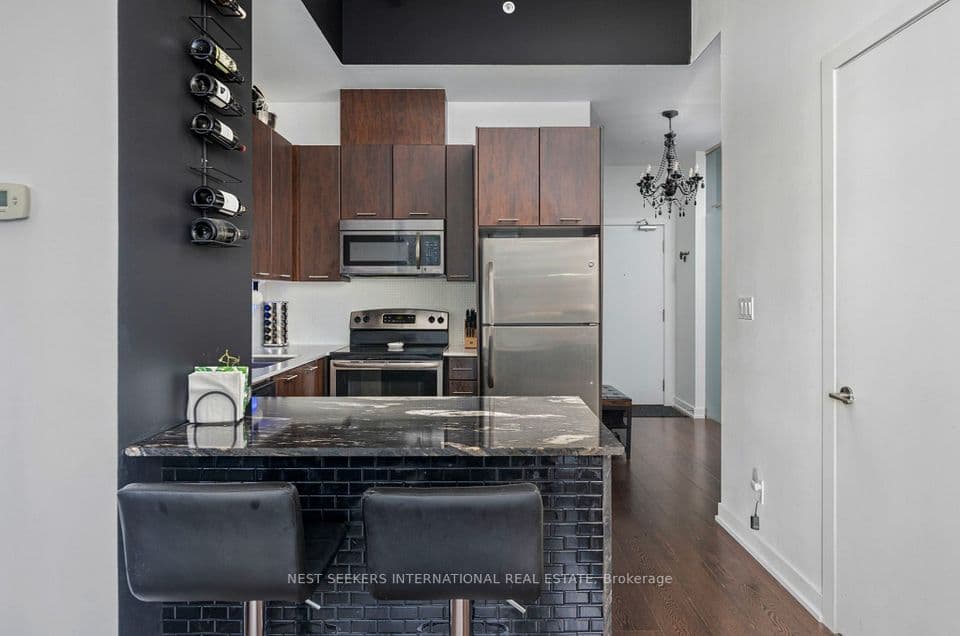 20 Bruyeres Mews 705, Toronto, ON M5V 0G8 – photo 3